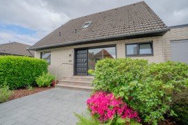Hauptbild Familienidylle in Bestlage von Jüchen - Freistehendes Einfamilienhaus mit parkähnlichem Südgarten.