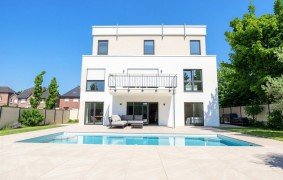 Hauptbild 1A Wohn- und Geschäftshaus mit Pool, Praxisfläche und attraktiver Mieteinnahme